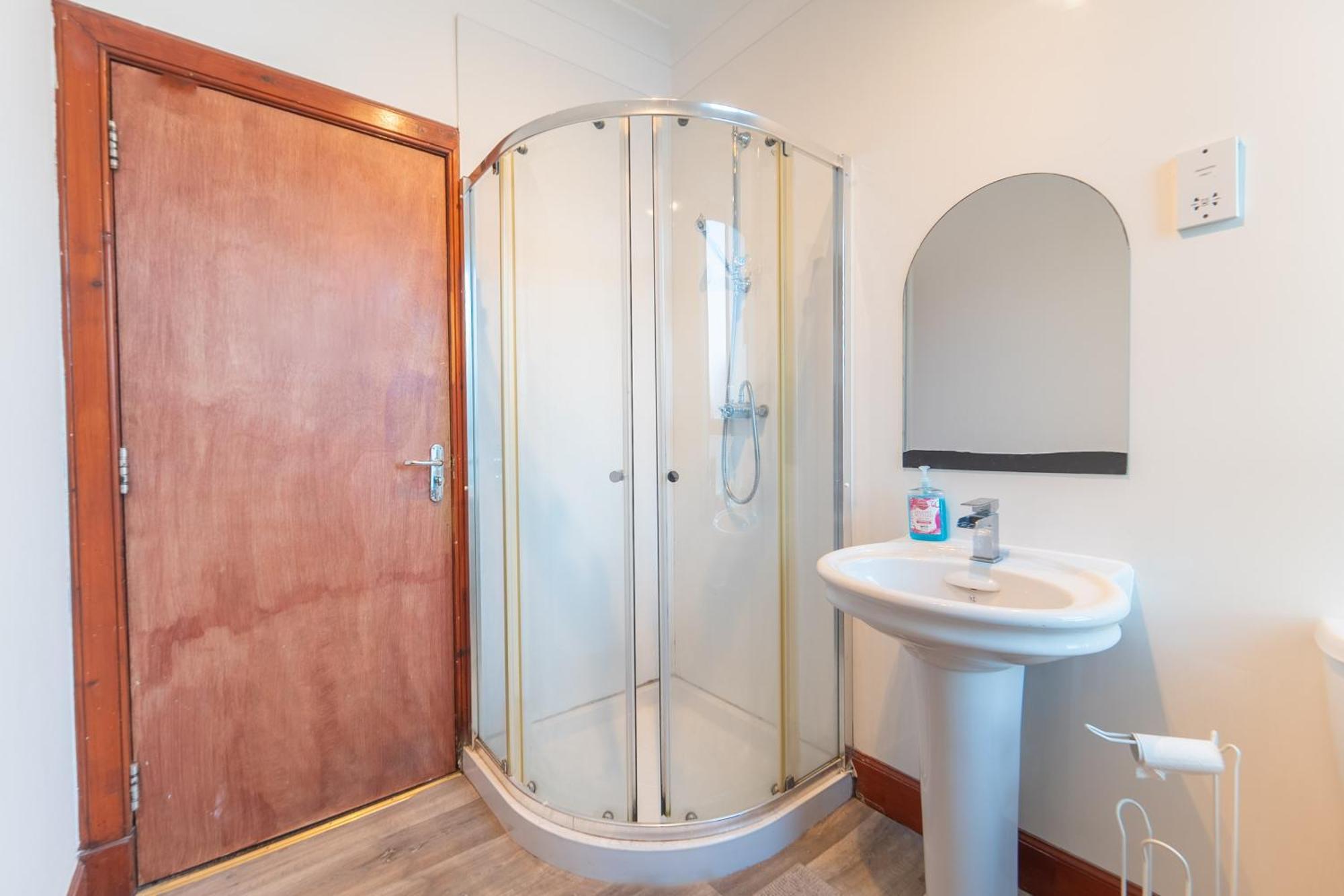 Prime Location Rooms In High Street Fort William Buitenkant foto