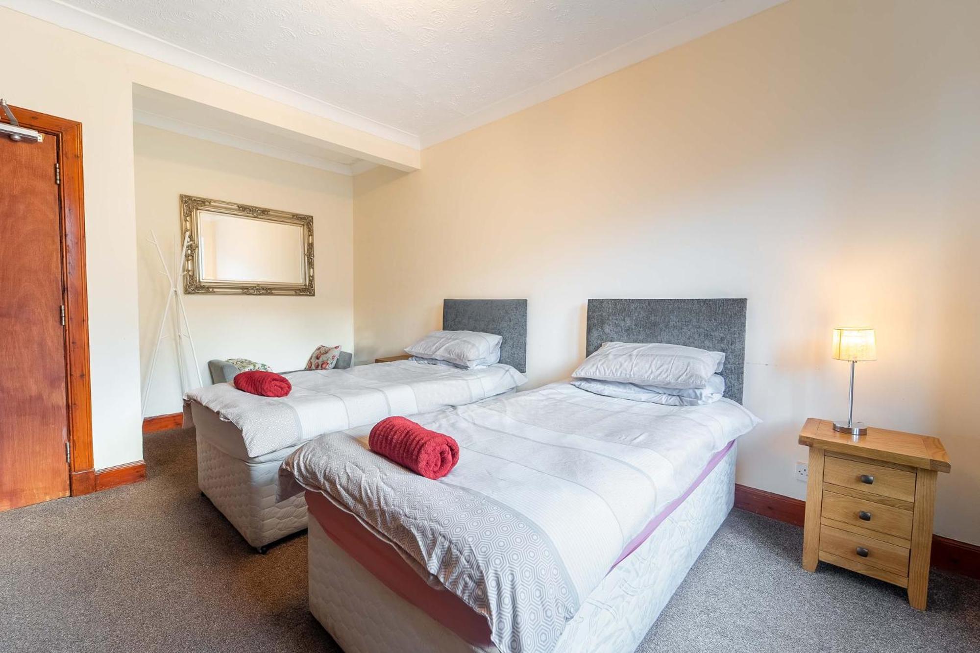 Prime Location Rooms In High Street Fort William Buitenkant foto