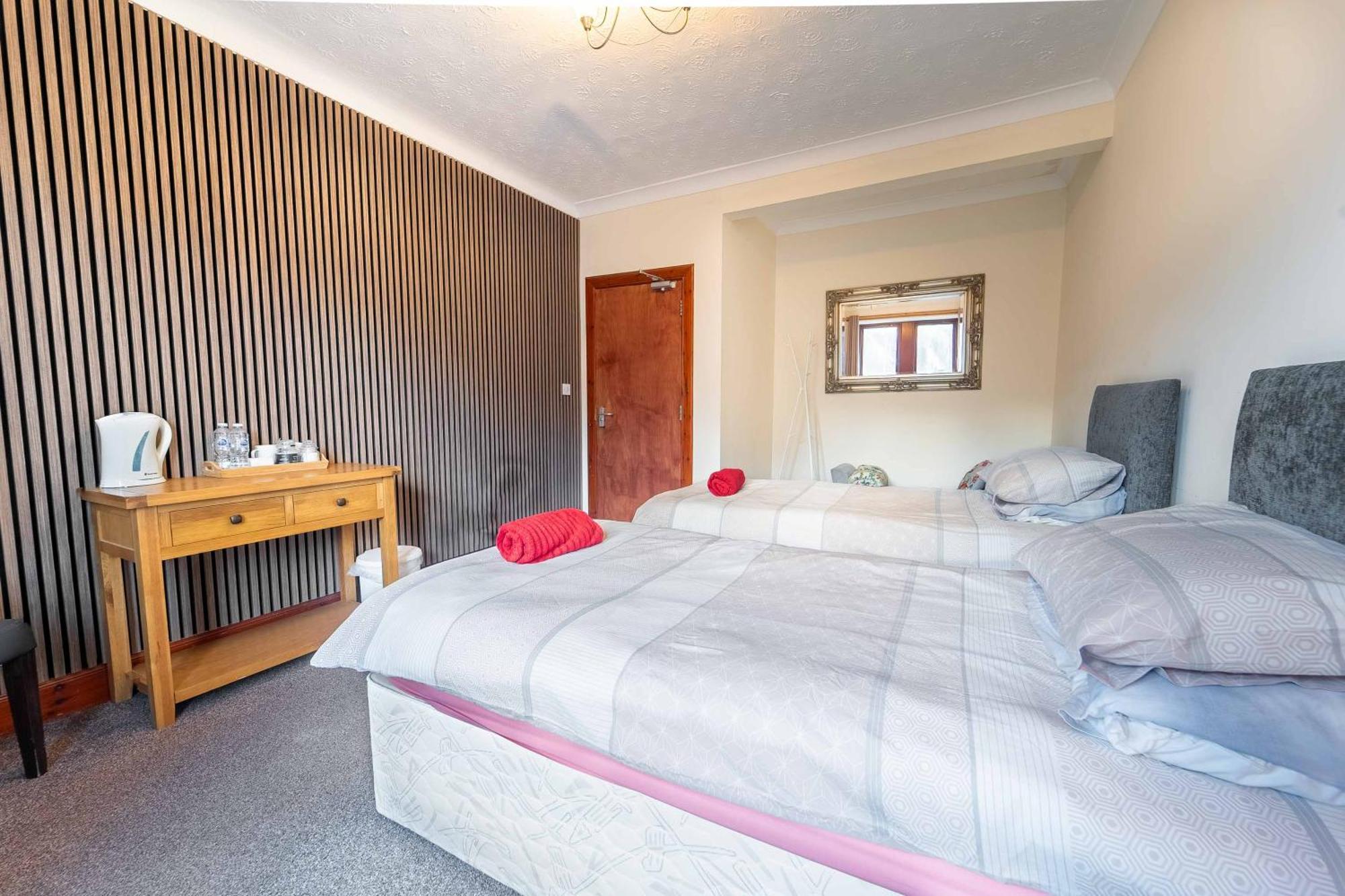 Prime Location Rooms In High Street Fort William Buitenkant foto