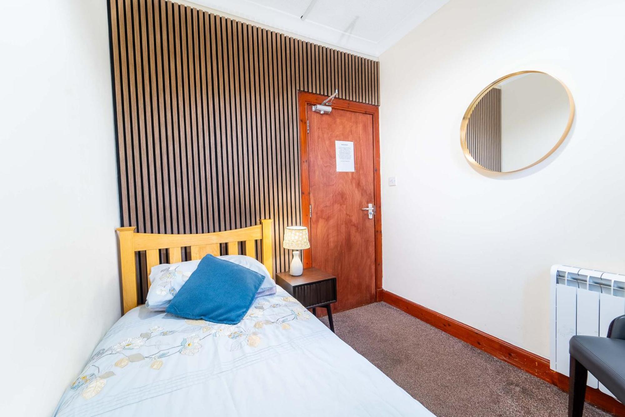 Prime Location Rooms In High Street Fort William Buitenkant foto